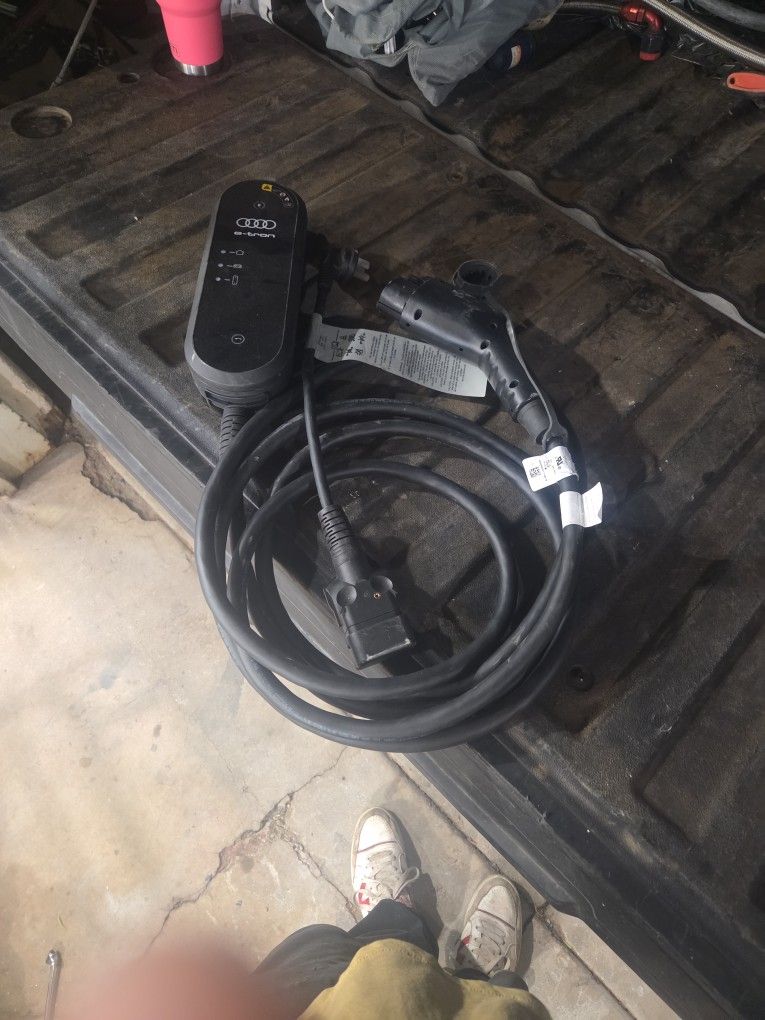 Audi E-tron Universal Charger