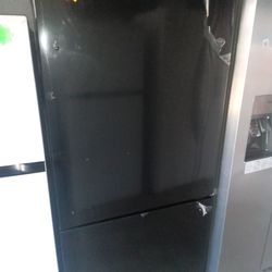 New hisence top and bottom refrigerator black