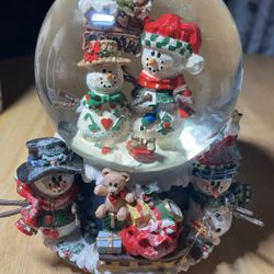 Beautiful Snowman Water globe 