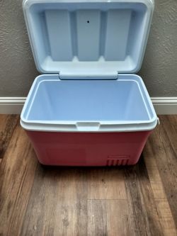 36 quart Rubbermaid cooler