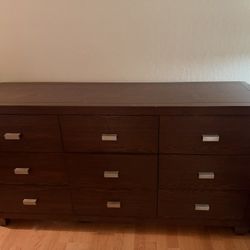 Solid Wood Dresser And Night Stands With Lamps