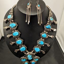 This gorgeous piece was made in the Mid 1970's, It's old pawn with Handmade beads And quarter sized Arizona Kingman