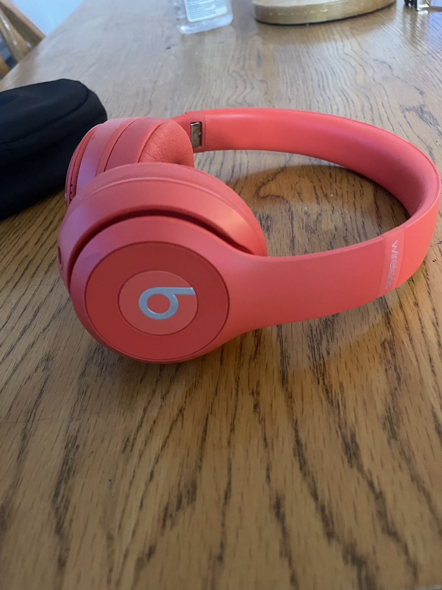 π§ Beats Solo3 Wireless Bluetooth Headphones β Excellent Condition