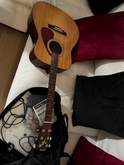 Yamaha Acoustic Guitar with Gig Bag