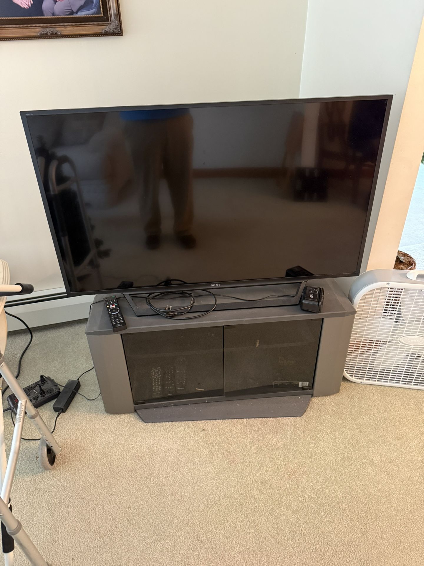 48" TV & TV Stand Bundle – Not a Smart TV