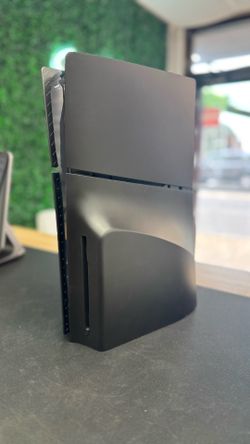 Black PS5 + controller