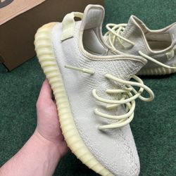 YEEZY 350 BUTTER SIZE 9