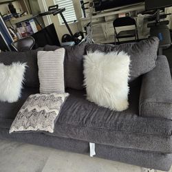 RoomsToGo 3 Seater Grey Sofa 🛋 