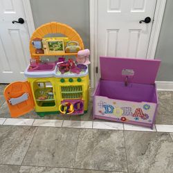 Dora Kitchen play and toy chest everything that is in the picture is include.. The kitchen has sounds 