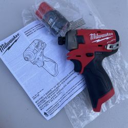 M-12 FUEL SURGE Impact Driver & 2.0 AH Battery 