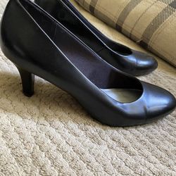 Size 9.5 Black 2 inch Life Stride Heels