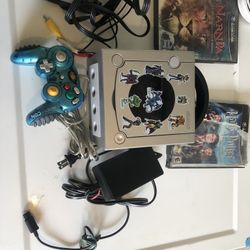 GameCube With 2 Games 