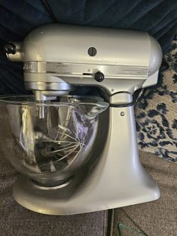 Kitchen Aid 5 QT Stand Mixer
