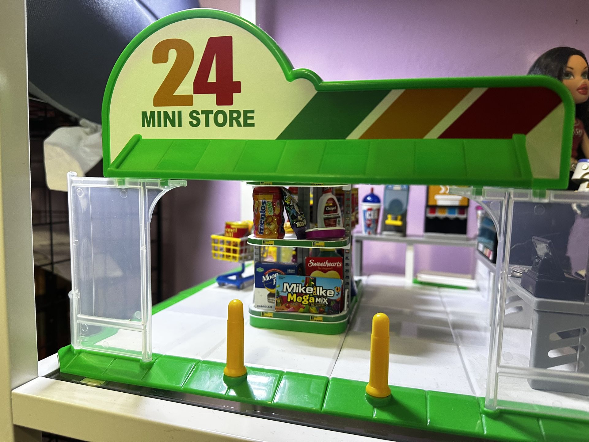 24 Mini Store & Mini Brands 40 Food & Household Items