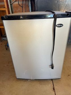Mini fridge