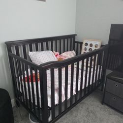 Espresso crib With mattress 