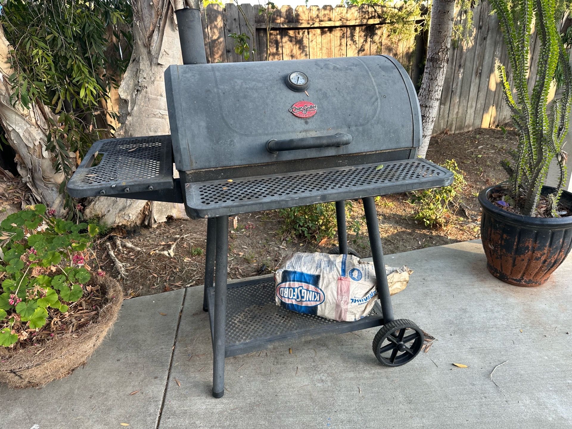 Char-Griller Barrel Charcoal Grill