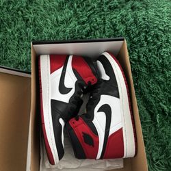 Air Jordan 1 Satin Black Toes 8.5W Used