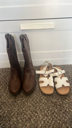 Girls cowgirl boots size 4 youth and sandals