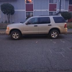 2004 Ford Explorer XLT READ DESCRIPTION PLEASE