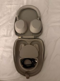 Sony XM5 Headphones