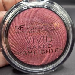 Makeup Revolution Vivid Baked Highlighter Rose Gold