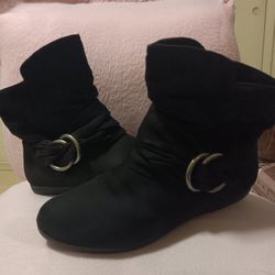 Women Boots #7 .... $6 