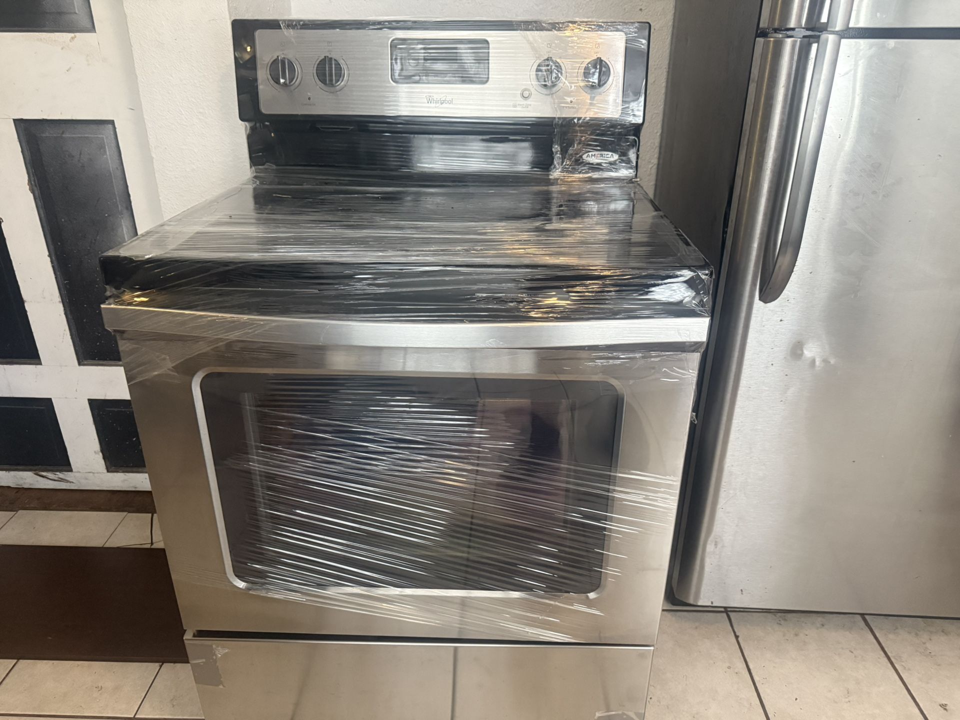 Full Range/oven And Washer/Dryer Combo
