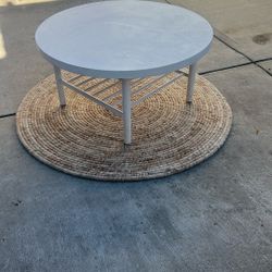 Coffe Table And Rug
