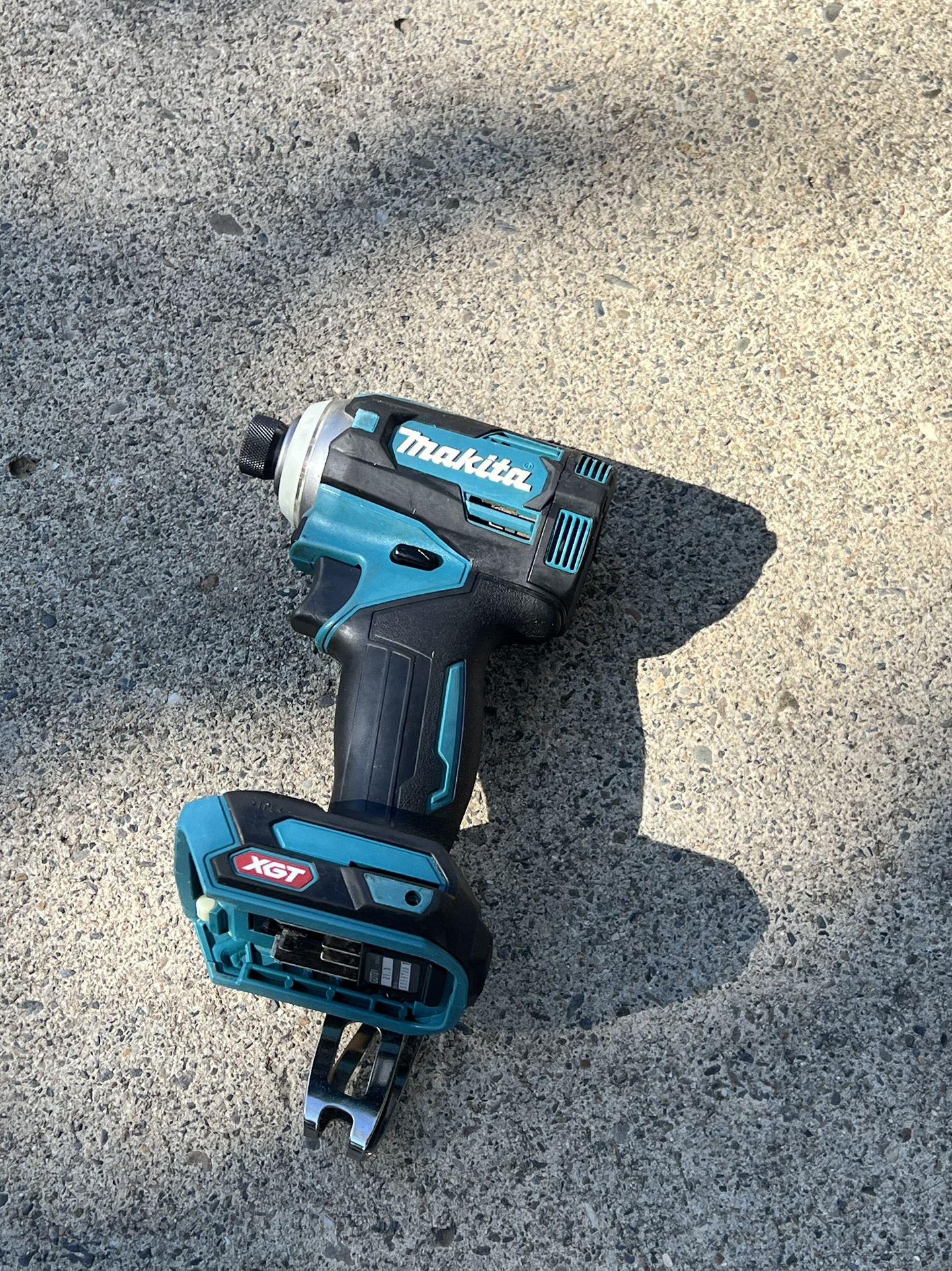 Makita Cordless impact wrench 40V max & $140