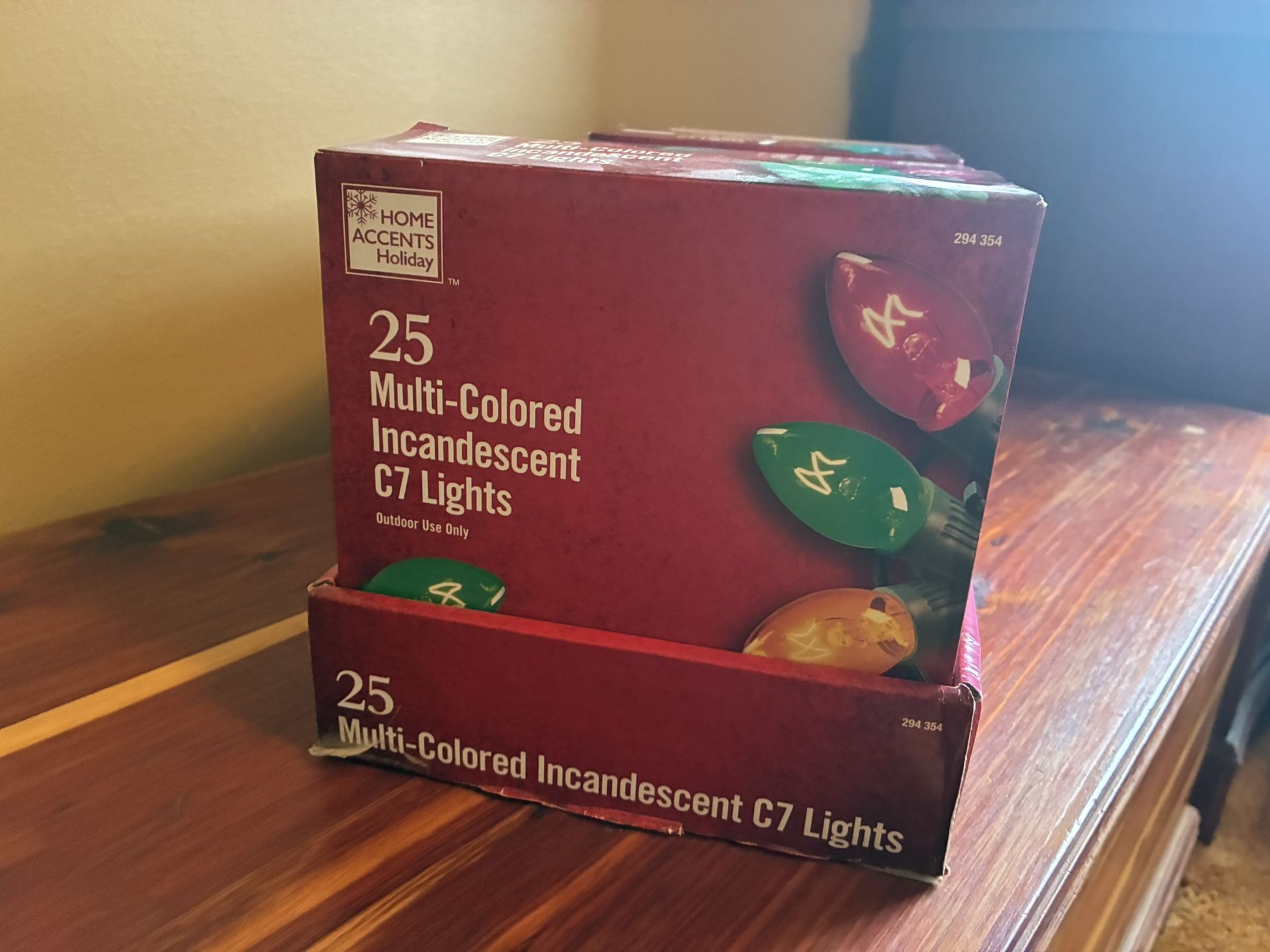 25 Multi-Colored Incandescent G7 Lights