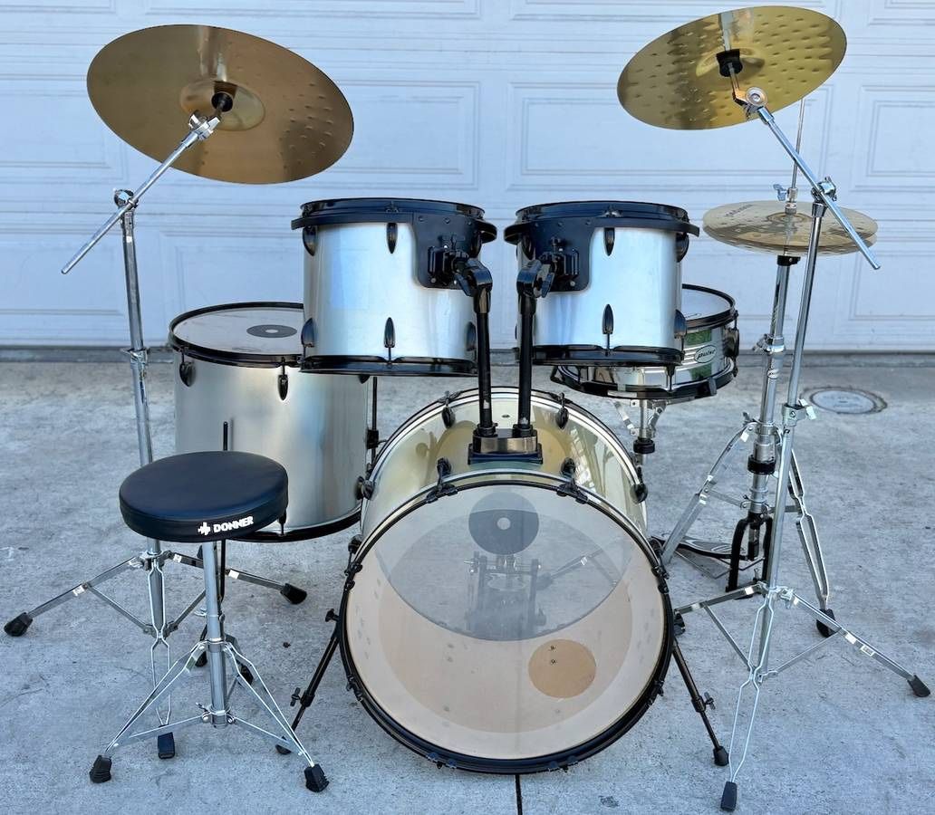 Pulse Drum Set With Cymbals And Hardware