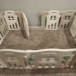 Play22 Foldable 14 panel baby playpen, great condition