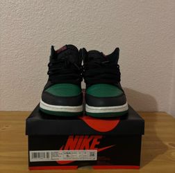 Pine green Jordan 1s