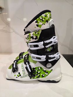 Ski boots 26 / 26.5 Women's 9 /9.5 men's 8 /8.5