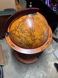 Vintage Style Wooden Globe Bar