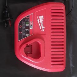 Milwaukee 12V Charger 