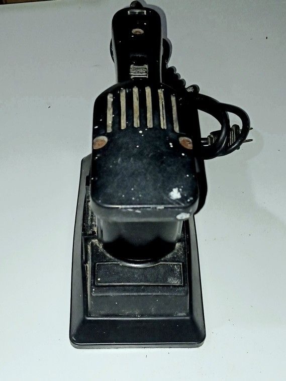 Vintage Black+Decker Dual Action Finishing Sander with Dust Collector and Shrouder