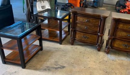 Living room table and 2 dressers bundle all together for 150’$