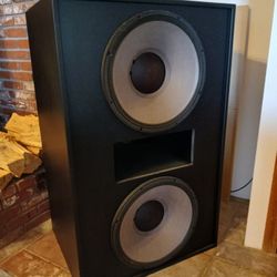 Dual JBL 18inc Subwoofers!! Massive Box!! Huge Bass!!