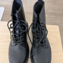 Dr. Marterns Women’s Size 9
