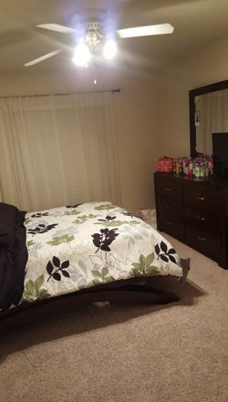 Queen Size 6 Piece Bedroom Set