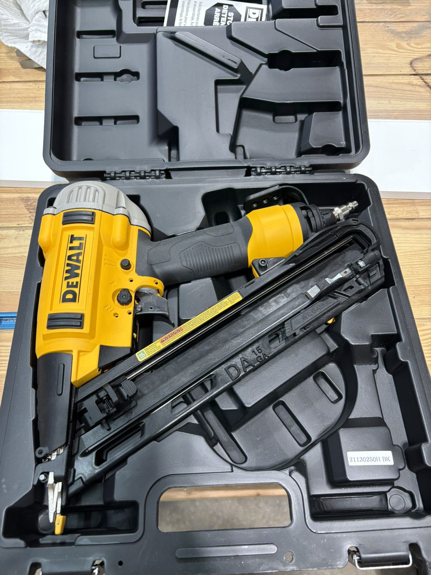 Dewalt 15g Brad Nailer Nail Gun