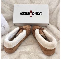Minnetonka Moccasin Slippers 