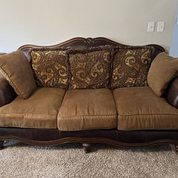 Old Style Comfy Couch, 7’x3’
