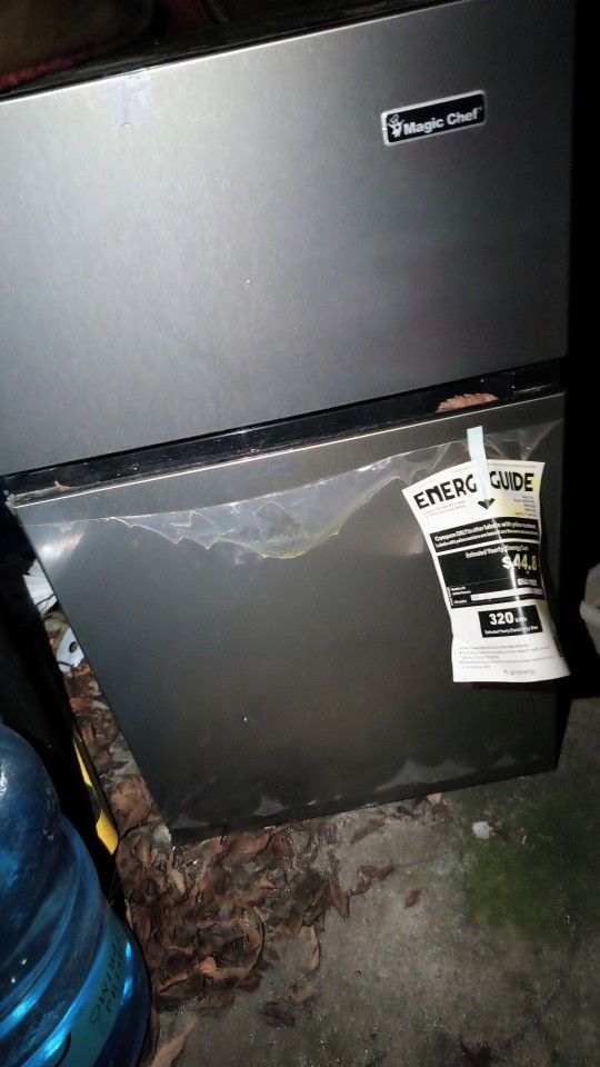 Magic Chef Mini Fridge Like New Still With Tag On Barely Used
