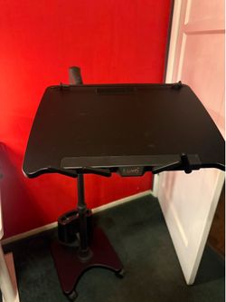 Levo G2 rolling desk