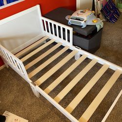 Toddler Bed And Desk 