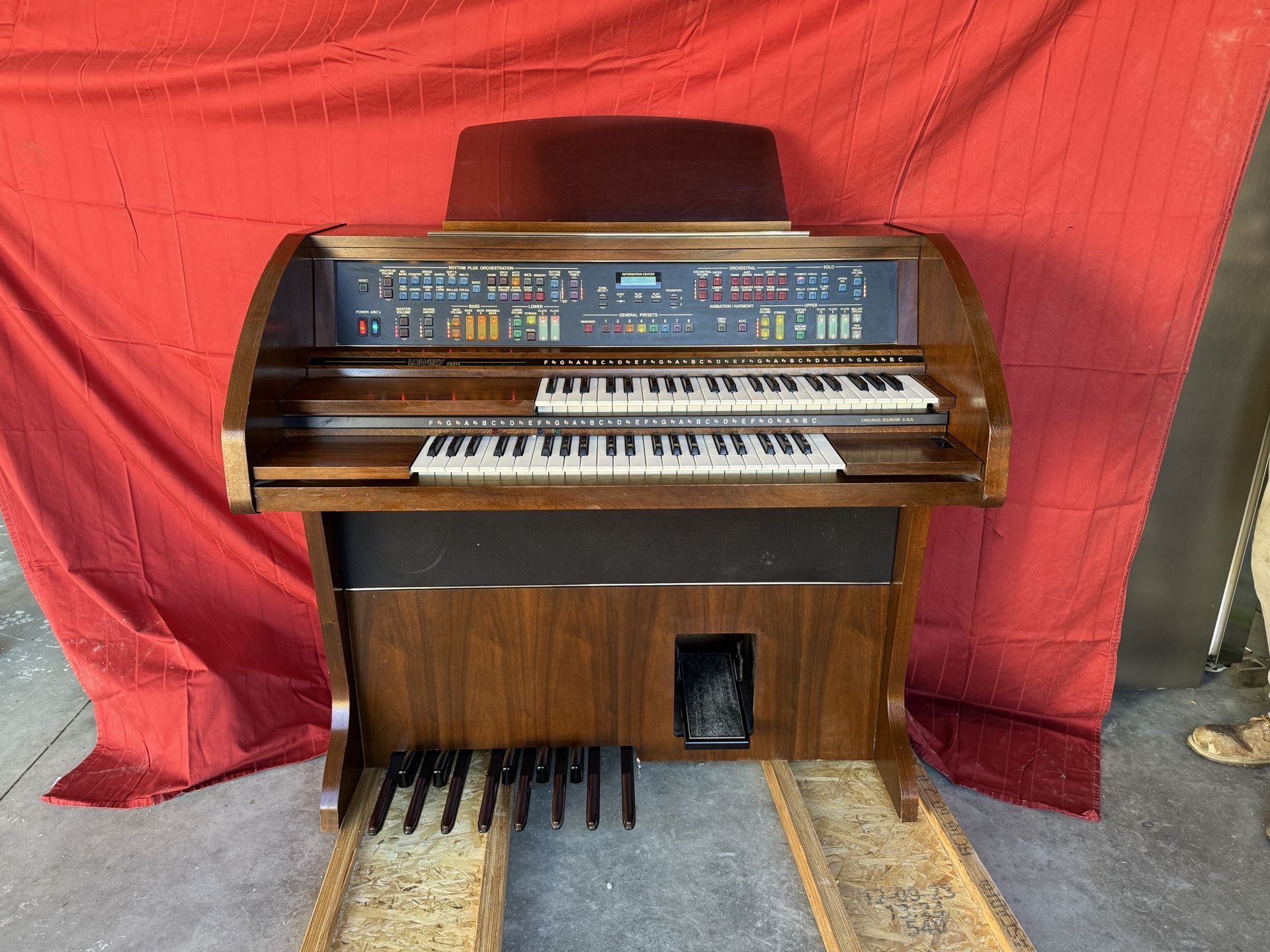 Lowrey Fiesta Organ Model LC/25