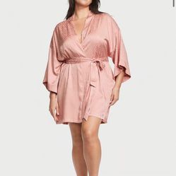 Victoria's Secret The Tour '23 Icon Satin Robe, Women's Lingerie M/L